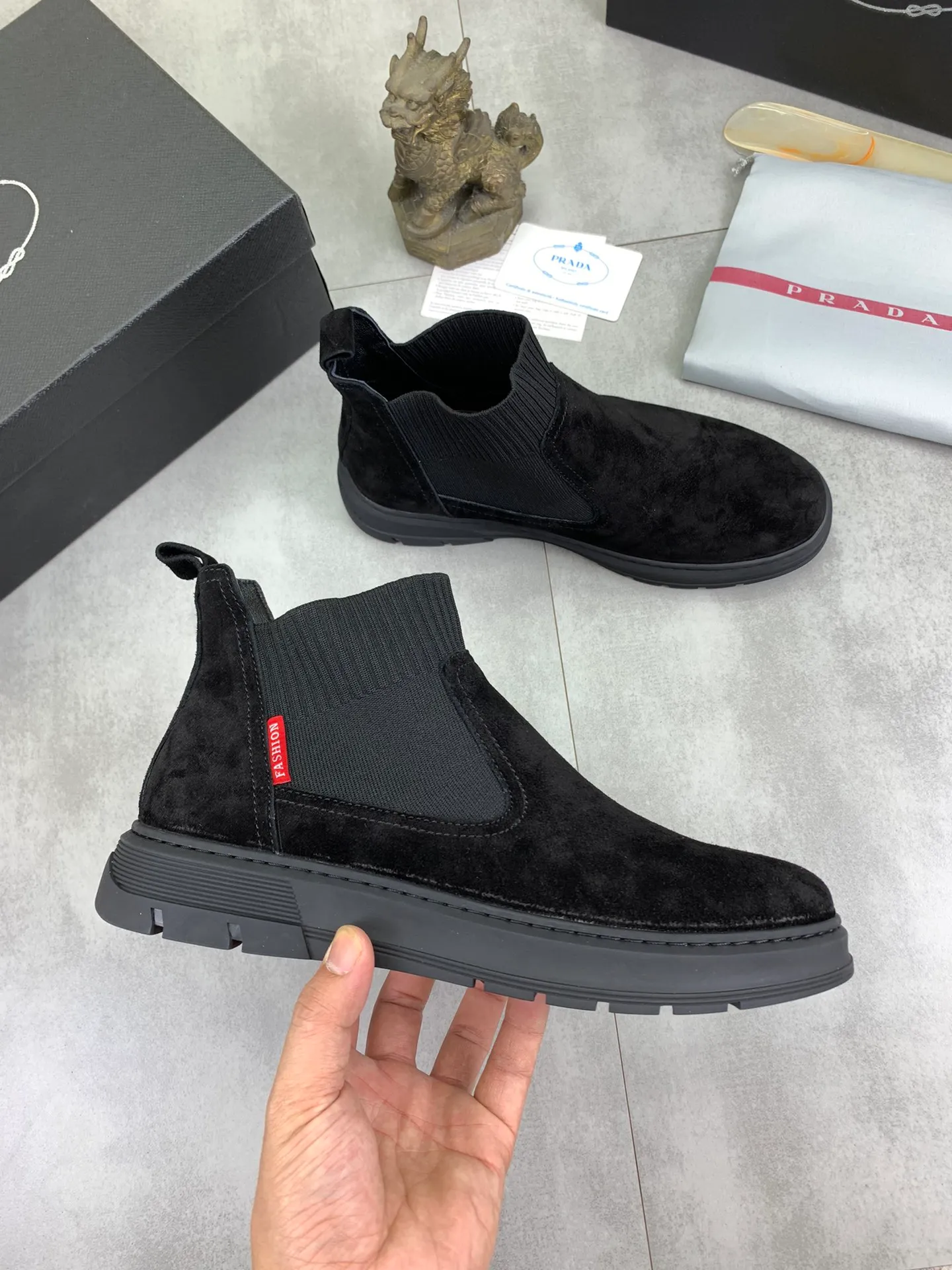 Men's shoes 💰P480 new style, sheepskin and velvet lining, new PRADA (Prada) high tops are on the market, new men's shoes, 😘 fabrics are selected from original imported calfskin. Soft sheepskin lining and warm fleece lining. The original version is awesome! 👍🏿Original open-molded non-slip PU outsole, with exquisite lines, simple and elegant, super comfortable and classy on foot, suitable for leisure travel. Code number:38-44